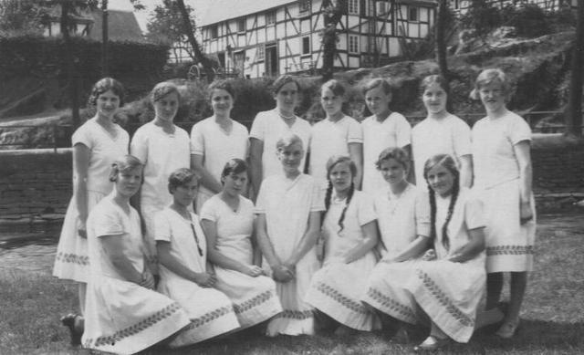 Schützenfest 1930. Wer kennt die Personen auf den Bildern?