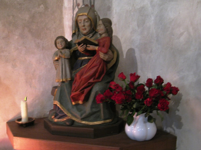 Skulptur in der alten Kirche.