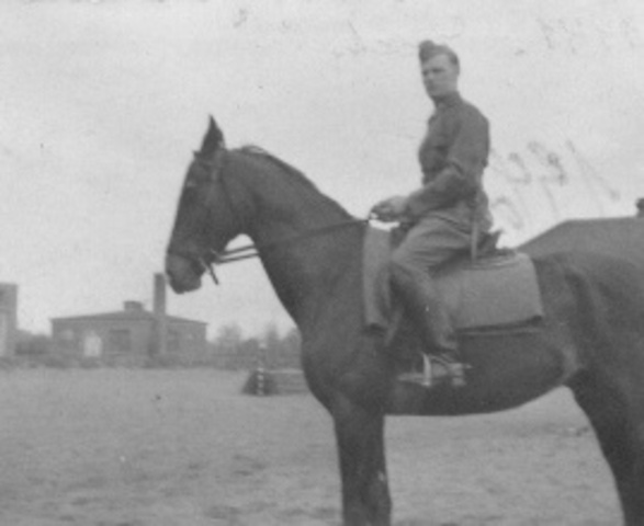 Adalbert Hessmann hoch zu Ross