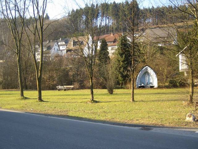 Der vorgesehene neue Standort im „kleinen Park”, oder 