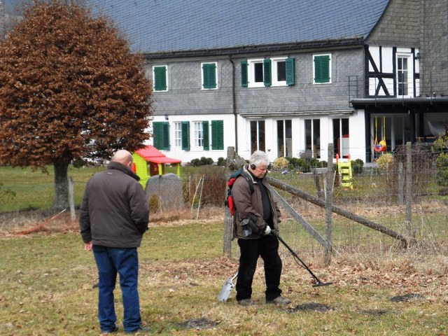 Wolfgang Poguntke bei der Suche und Heinrich Würde    